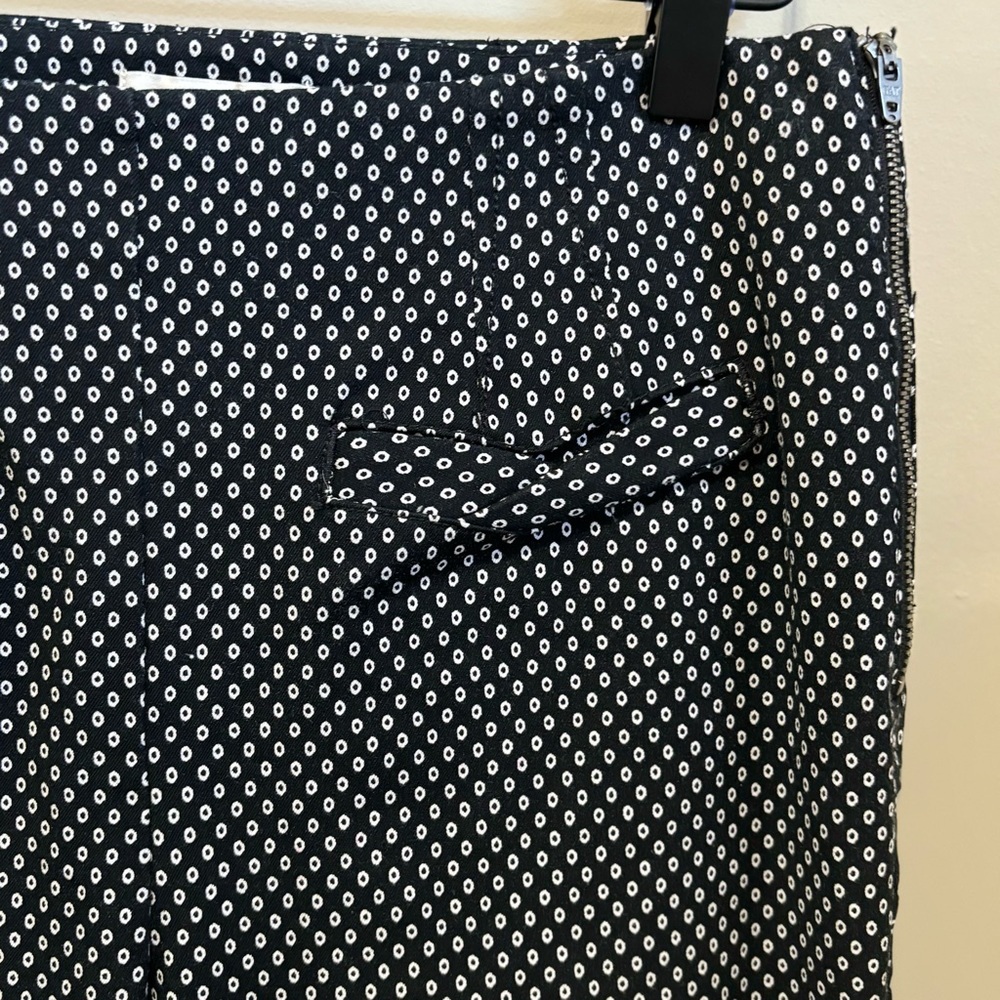 Essential Slim By Anthropologie Pants Side Zipper Women's Size 2 Black and White